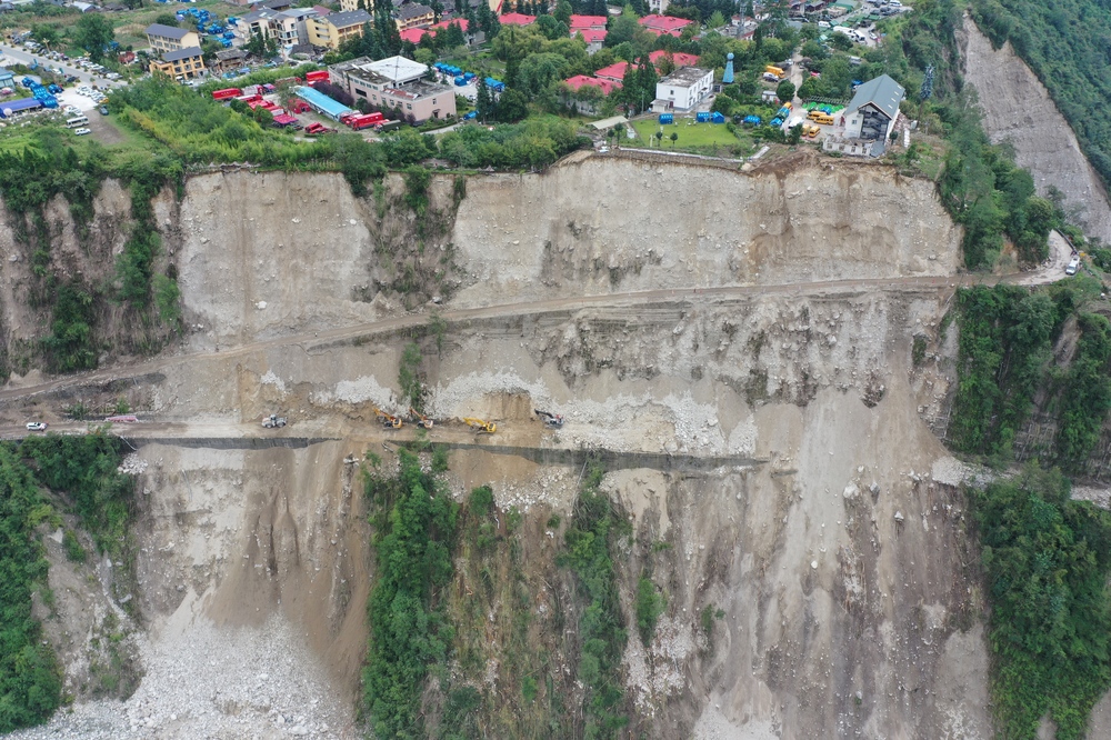 9.5泸定地震抢险救灾 (2).jpg